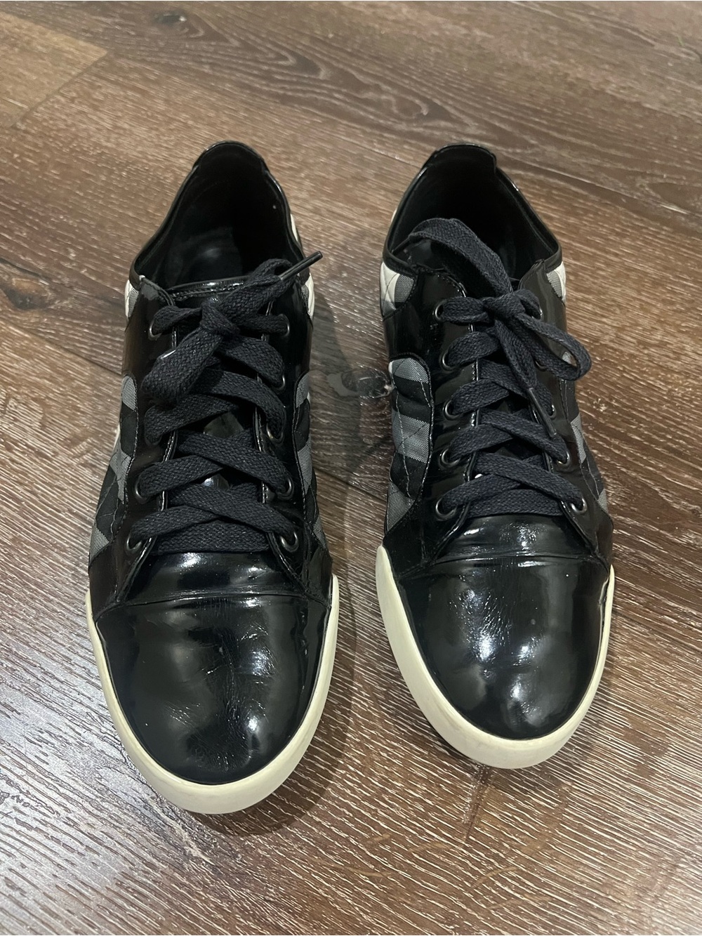 Burberry nova check patent leather lace up sneakers size 40 black and gray